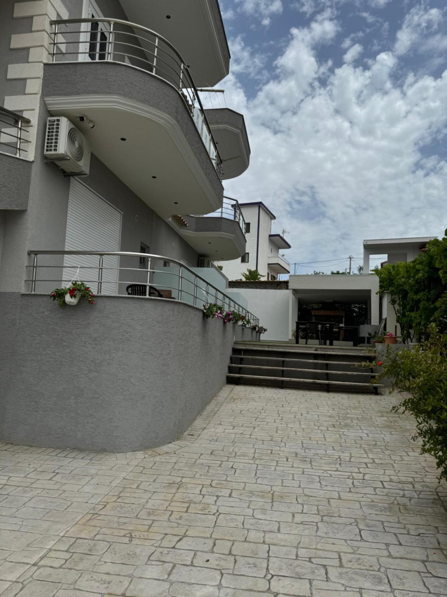 Neli * Ksamil